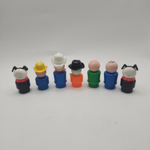 Vintage Fisher-Price Little People Play Family Lot 5 People + 2 Dogs & Furniture - Picture 6 of 11